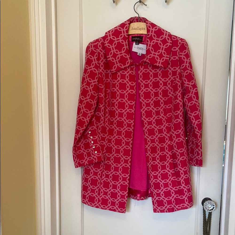 NWOT 2 pieces.Dialogue Pink Trench Coat Elegant Design with Eureka Top
